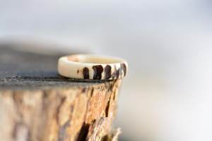 Anillo de asta de ciervo natural – Anillo de boda rústico hecho a mano con astas de bosques polacos – Joyería única de astas - Product Image 2