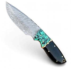 Cuchillo utilitario de punta caída de acero de Damasco hecho a mano con mango de cuerno de búfalo y resina turquesa, con trabajo de limado en latón. - Product Image 4