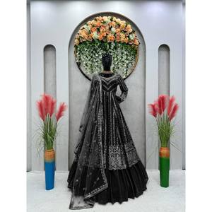 Haut et dupatta en lehenga brodés de paillettes pour femmes, pour les occasions spéciales - Product Image 4