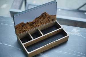 Boîte à bijoux en bois faite à la main : Bordure en résine époxy noire effet caméléon - Product Image 2