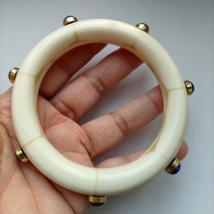 Bracelet géométrique moderne en os poli, éco-responsable, fait main par Perfect Enterprises - Product Image 1