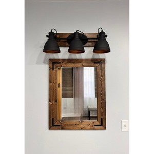 Espejo Industrial de Madera Reciclada con Detalles Metálicos Negros |   Espejo de Baño Estilo Rústico al por Mayor - Product Image 3