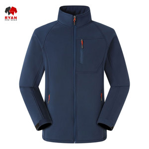 แจ็คเก็ตซอฟต์เชลล์ดีไซน์พิเศษสำหรับผู้ชายจาก Ryan Pro Gear เนื้อผ้านุ่มสบาย ปิดด้วยซิป พร้อมโลโก้แบบกำหนดเองและดีไซน์กระเป๋า - Product Image 1