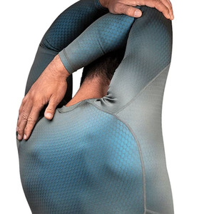 Rashguard MMA à séchage rapide et respirant pour hommes - Vêtements de sport à manches longues imprimés sur mesure avec des caractéristiques écologiques - Product Image 4