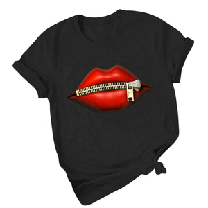 T-shirt décontracté à manches courtes et col rond pour homme, imprimé lèvres rouges et fermeture éclair, coupe classique, en jersey de coton, motif avant - Product Image 2