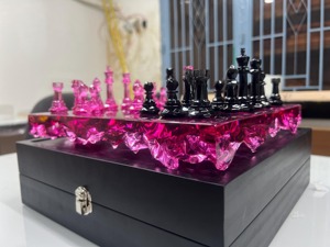 Ensemble d'échecs en résine personnalisé avec boîte, pièces d'échecs de luxe, design artistique fait main pour les nouveaux joueurs - Product Image 4