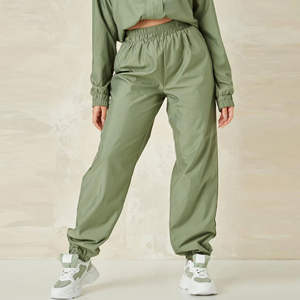 เสื้อแจ็คเก็ตครอปผู้หญิงดีไซน์ใหม่ ระบายอากาศได้ดี ชุดวอร์มกันลม ขายส่ง คุณภาพสูง พิมพ์โลโก้ ชุดกันลมสำหรับผู้หญิงสำหรับกิจกรรมกลางแจ้ง - Product Image 4