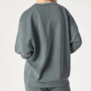 Sweat-shirt tendance pour femmes, coupe ample, en molleton, col rond, pull en coton lourd, streetwear d'hiver, design personnalisé - Product Image 1