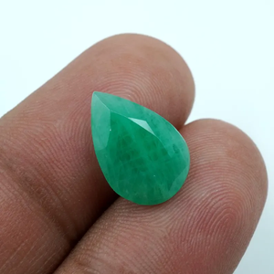 Pierre précieuse émeraude naturelle verte du Rajasthan, taille poire, 4,80 carats, 15x10,4x5,5 mm - Product Image 1