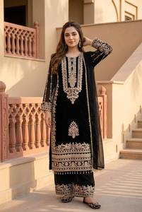 Traje Salwar Negro Bordado con Flores y Dupatta, Vestido Largo Tradicional Indio Pakistaní para Mujer - Product Image 3
