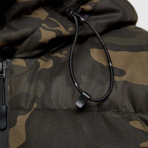Blousons d'hiver matelassés respirants et écologiques en toile chaude à imprimé camouflage, avec logo personnalisé, noirs et à capuche, pour la vente en gros - Product Image 5