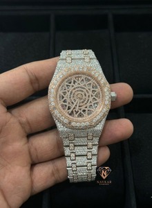 Montre de poignet Hip Hop haut de gamme au design élégant, sertie de diamants et de moissanite, disponible au meilleur prix du marché - Product Image 3