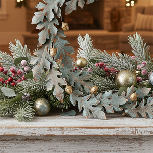 Couronne rustique en métal, fabriquée avec des feuilles de chêne patinées de verdigris et accentuée de des acorns dorés chatoyants pour la décoration d'automne - Product Image 5