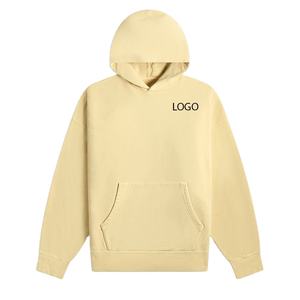 Diseño duradero y cómodo con material de algodón/poliéster para mayor comodidad y ajuste relajado con bolsillos tipo canguro para hombre, estilo casual. - Product Image 1