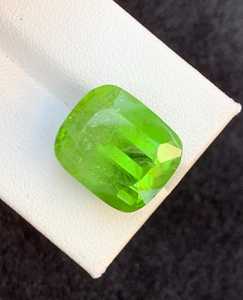 พลอยเพอริดอทสีเขียวทรงคุชชั่น หินธรรมชาติแบบเม็ดเดี่ยว สำหรับทำเครื่องประดับตามสั่ง - Product Image 3