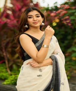 Sari de algodón crema con borde negro, ropa tradicional india para mujer, estilo casual, largo hasta el suelo, ajuste regular. - Product Image 4
