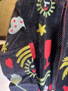 Chaqueta de terciopelo tejida con bordado y forro de algodón para mujer, diseño floral bohemio Suzani, abrigo étnico hecho a mano para invierno/primavera/verano - Product Image 2