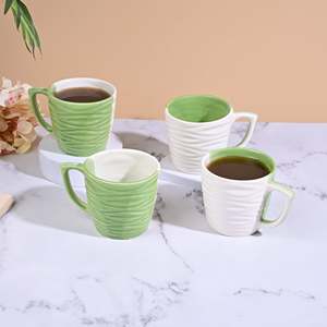 Juego de 4 Tazas de Cerámica Rústicas Verdes con Diseño de Cardamomo - Product Image 5