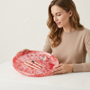Plateau de service moderne de luxe en résine marbrée rouge, fait main, écologique, de qualité alimentaire, compatible lave-vaisselle, pour la maison, le bureau ou le bureau à domicile - Product Image 1
