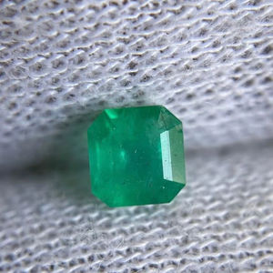 ESMERALDA NATURAL DESLUMBRANTE DE 4.60X4.80MM CON CORTES EN FORMA DE OCTÁGONO. HERMOSA ESMERALDA PARA JOYERÍA. - Product Image 1