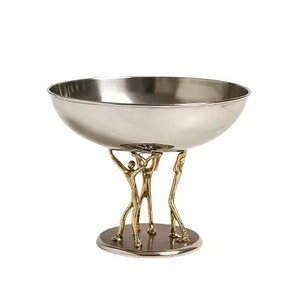 Nuevo Tazón de Metal Hecho a Mano con Base Figurativa, Diseño Moderno Pulido para Servir Alimentos y Uso en Fiestas - Product Image 1
