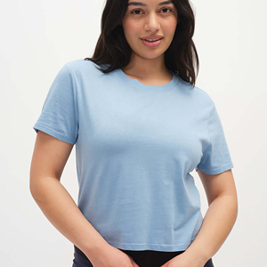 เสื้อยืดสีดำแขนสั้นพิมพ์ลายโลโก้คอกลมทรงหลวมสำหรับผู้หญิงไซส์เล็ก - Product Image 2