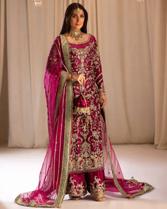 Robe de mariée traditionnelle longue en soie brodée marron pour femme, avec détails dorés et dupatta - Product Image 5