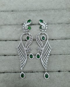 Pendientes de Araña Lucentarts con Forma de Flor y Piedras AD, de Latón Bañado en Rodio Plateado, Estilo Étnico, Joyería para Aniversario - Product Image 1