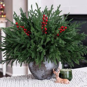 15 Pezzi di Rami di Pino Norfolk Artificiali Real Touch con Bacche Rosse, 19 Pollici, Ghirlande Natalizie in Cedro Finto - Product Image 1