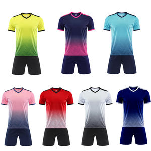 Tenue de football personnalisée en tissu à séchage rapide, maillots et uniformes de football imprimés et uniformes de football simples pour jeunes - Product Image 1