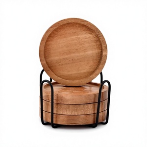 Sous-verres en bois gravés avec logo personnalisé, ensemble de sous-verres en bois massif, écologiques, réutilisables, protection de table pour le café - Product Image 1