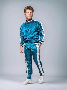 Conjunto Deportivo Unisex Azul Satinado Impermeable con Capucha y Cordón Ajustable, Estilo Deportivo con Bolsillos Laterales, Corte Regular, para Primavera - Product Image 2