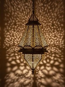 Lampe Diya suspendue en laiton pur faite à la main avec chaîne, lampe à huile traditionnelle indienne pour la décoration de la maison, du temple, des mariages et des festivals - Product Image 4