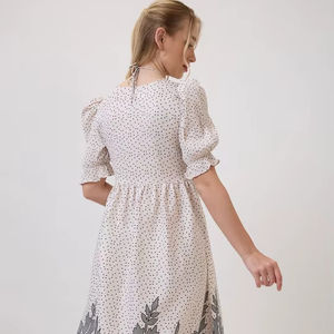 Vestido Midi Floral Blanco de Lujo, en Tendencia y de Gran Venta, para Mujer, Formal, con Mangas Acampanadas, Cintura Natural, Ecológico, para Fiestas - Product Image 1