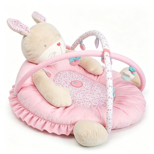 Tapis de jeu en peluche lapin rose Bébés 0-24 mois - Product Image 1