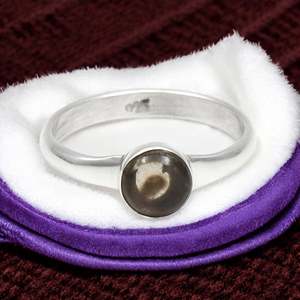 Hermoso anillo de cuarzo ahumado disponible en plata de ley 925, hecho a mano con engaste en bisel, diseño unisex, estilo bohemio. - Product Image 3