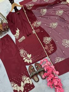 Ensemble de costume en crêpe brodé de style boutique pour femmes avec palazzo et dupatta - Product Image 3