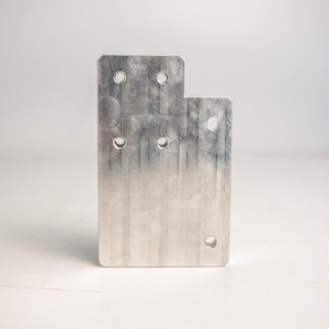 Plaque de support de guidage métallique à dégradé usinée sur mesure par CNC, AMT VINA Vietnam, fabricant direct - Product Image 1