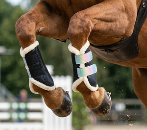 Bottes de brossage pour chevaux, noires, en similicuir texturé, tissu pailleté, fermeture Velcro, fausse fourrure, rembourrage doux, légères, de luxe - Product Image 4