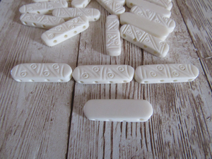 Cuentas espaciadoras de dientes de alce de hueso blanco natural hechas a mano y personalizadas para diseñadores de joyas y reventa en tiendas de abalorios - Product Image 3