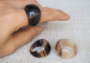 Bague ovale en corne de buffle à rayures noires et marron captivantes pour femmes et hommes, idéale pour les mariages et les occasions spéciales, accessoires - Product Image 4