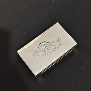 Funda de Metal Personalizada para Caja de Cerillas con Logotipo de Tigre en Relieve, Forma de Libro Clásica, Soporte Metálico Duradero para Uso Doméstico, Cerillas Premium - Product Image 3