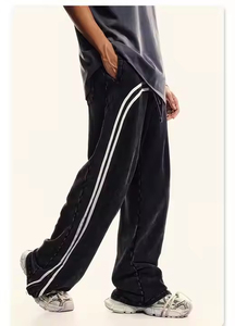Pantalones Deportivos Extra Grandes de Felpa Francesa Personalizados con Franja Lateral y Logotipo Bordado, Pantalones Anchos con Lavado Ácido, Estilo Urbano - Product Image 2