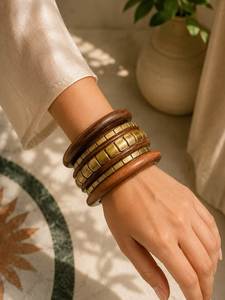 Brazaletes Tradicionales de Madera para Mujer, Joyería Artesanal India para Eventos Culturales y Celebraciones Festivas - Product Image 3