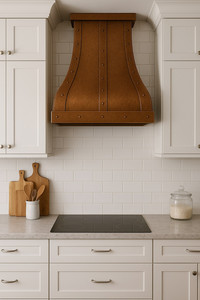 Campana Extractora de Cobre Hecha a Mano con Diseño de Campana Martillada, Personalizada, Montada en la Pared, con Detalles de Remaches, Acabado Antiguo y Ventilación Tipo Chimenea - Product Image 4