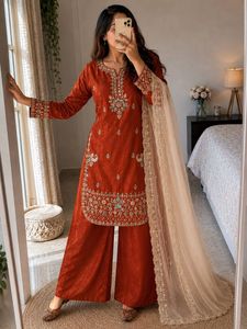 Ensemble Kurta Palazzo en Soie Brodé Traditionnel pour Femme avec Dupatta, Coupe Classique, Longueur Ras du Sol, Tenue de Soirée Style Inde Pakistan - Product Image 2
