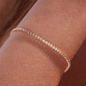 Bracelet tennis en or 14 carats avec diamant taille cœur cultivé en laboratoire plaqué argent (1,30 ct certifié IGI) - Product Image 2