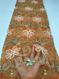 El clásico encanto étnico de la tela de encaje nigeriana auténtica con bordado y pedrería elaborada sobre un patrón floral para prendas de boda. - Product Image 5