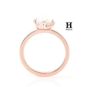 Anillo de compromiso vintage con diamante de laboratorio talla marquesa, oro rosa de 14K, halo lateral asimétrico con diamantes - Product Image 5