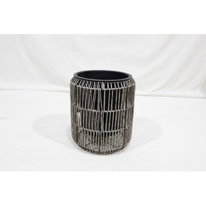 Pot de plante en rotin avec pot intérieur noir, style rustique, jardinière d'intérieur, design circulaire, décoration d'intérieur - Product Image 4